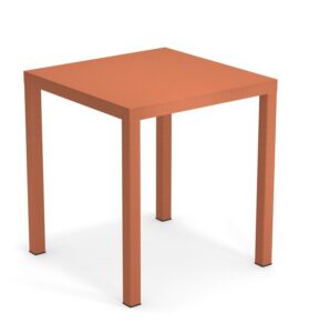 Emu Nova tafel 70 x 70 cm Maple Red