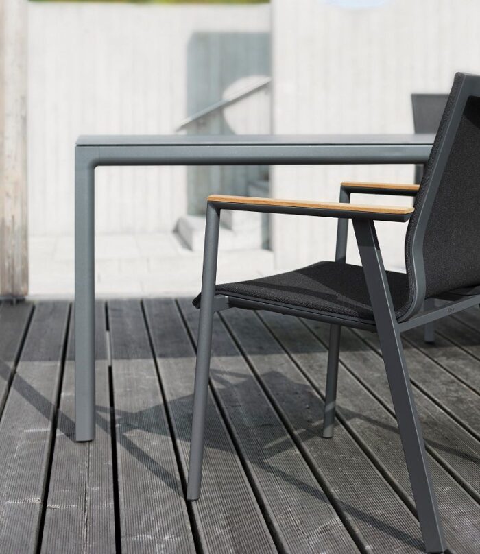 Solpuri SOUL stapelstoel Anthracite teak arm - Afbeelding 4